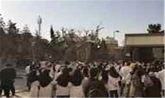 فارس من| اعتراض دانشجویان به افزایش شهریه دانشگاه‌های علوم پزشکی