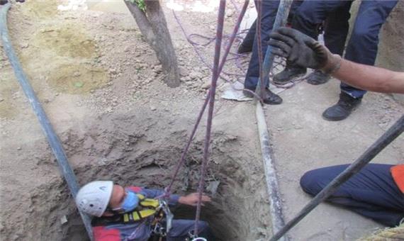 نجات معجزه آسای کارگر از زیر آوار چاه