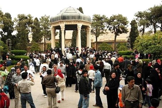 داستان سرهای باندپیچی‌شده مردان در تابستان شیراز چیست؟