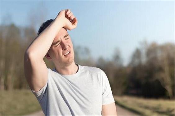 پیشگیری از گرمازدگی و کم‌آبی بدن در تابستان/ علائم هشداردهنده شامل چیست؟