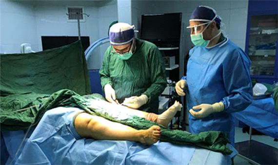 عمل جراحی تعویض همزمان مفصل 2 زانو در داراب