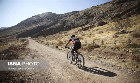 همزمان با روز درختکاری مسابقه دوچرخه سواری آقایان در شیراز برگزار می‌شود