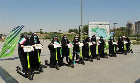 اسکوترهای برقی دریاچه شهدای خلیج فارس، در رکاب دختران محجبه