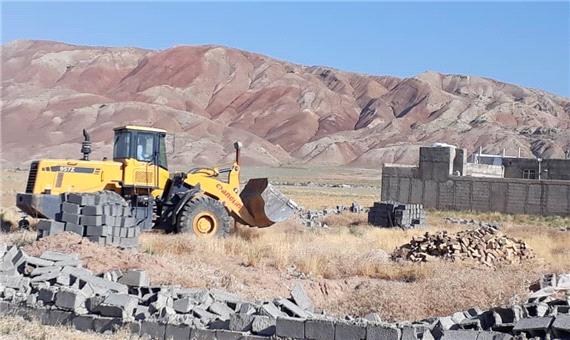 50 مورد ساخت و ساز غیرمجاز در اراضی ملی سیاخ دارنگون شیراز تخریب شد