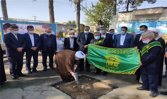کلنگ مجتمع آموزش عالی فاطمیه شیراز به زمین زده شد