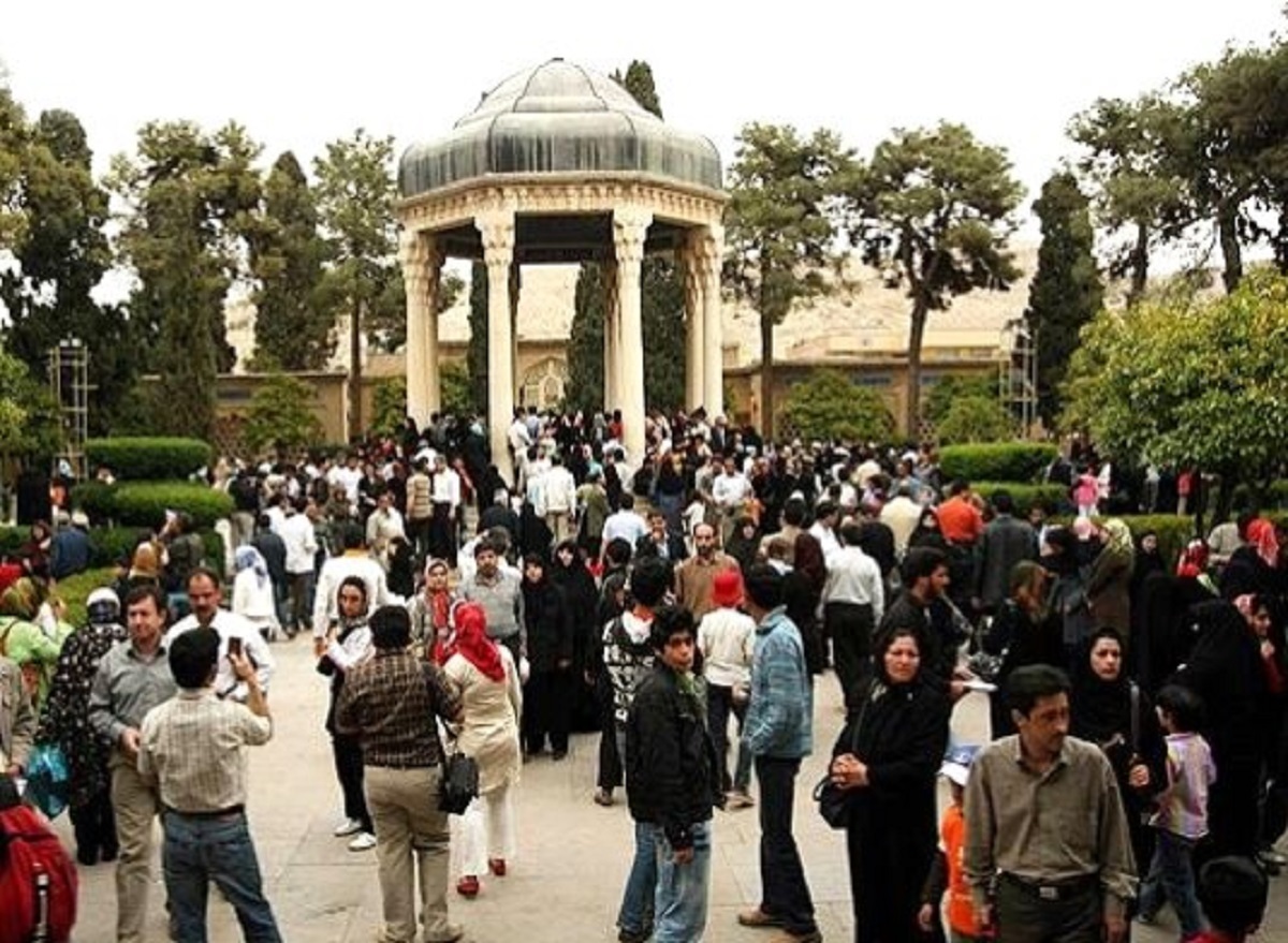 داستان سرهای باندپیچی‌شده مردان در تابستان شیراز چیست؟
