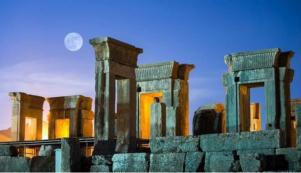 ارکستر فیلارمونیک ارمنستان در تخت‌جمشید می‌نوازد