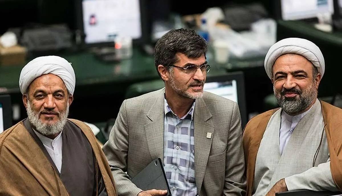 تندروها خارج از مدار اصولگرایی