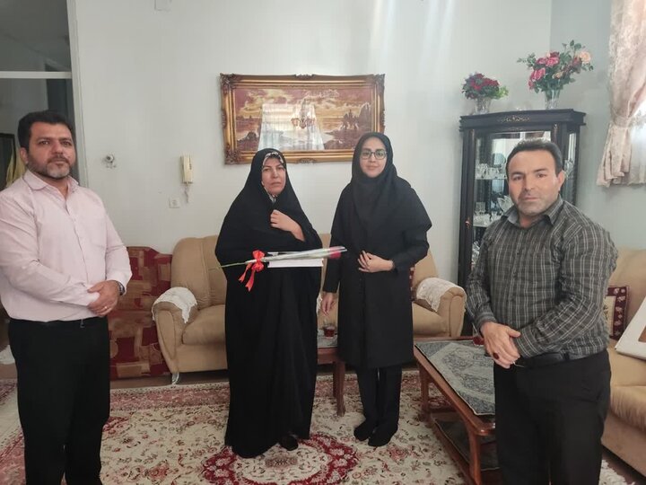 مسیر عزت و سربلندی از راه ایثار می‌گذرد