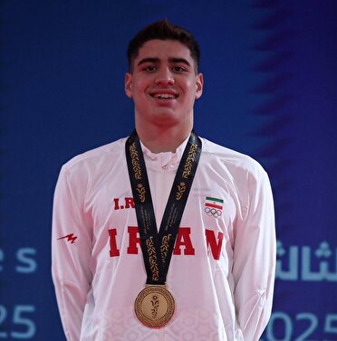 نخستین طلای تاریخ شنا ایران بر گردن ورزشکار شیرازی