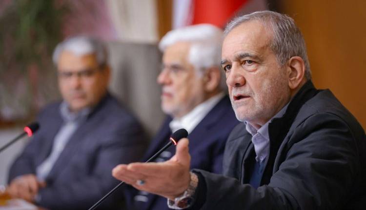 کیهان: مخاطب «بایدها» خود دولت است، امور کشور با «شعار» پیش نمی‌رود