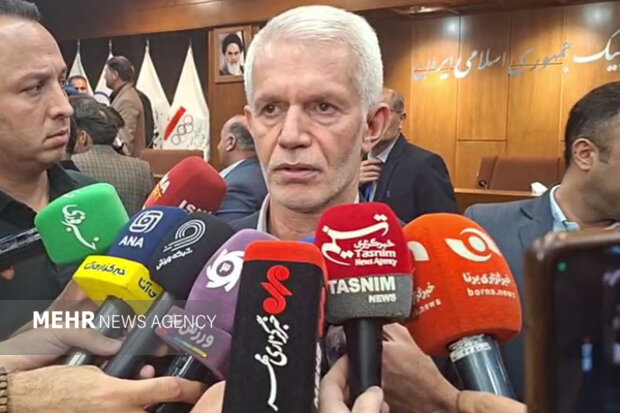 واکنش اسبقیان به مدرک تحصیلی رئیس بدنسازی؛ پیگیری ویزا برای فوتبال