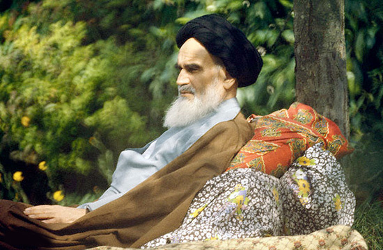 سرمقاله اعتماد/ دیپلماسی امام خمینی در نوفل لوشاتو