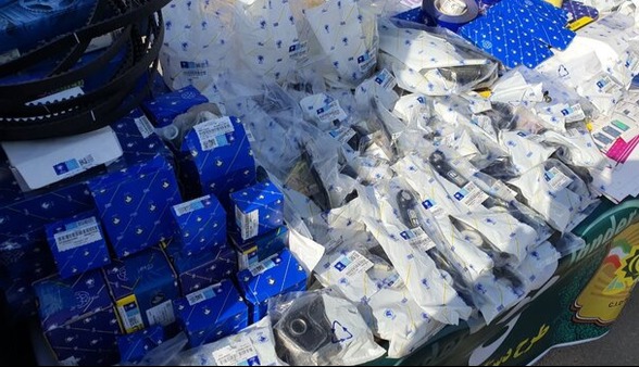 توقف محموله ۲۴۰ میلیاردی لوازم یدکی فاقد مجوز در کازرون