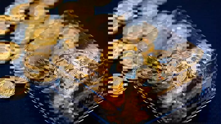 بازار طلا و سکه بالاخره آرام شد؛ نوسان دلار در کانال ۱۲۷ هزار تومان