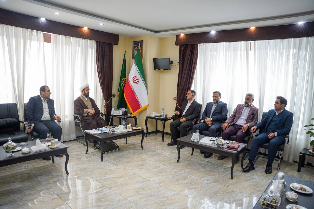 دیدار رئیس فدراسیون زورخانه‌ای و کشتی پهلوانی با تولیت حرم شاهچراغ(ع)