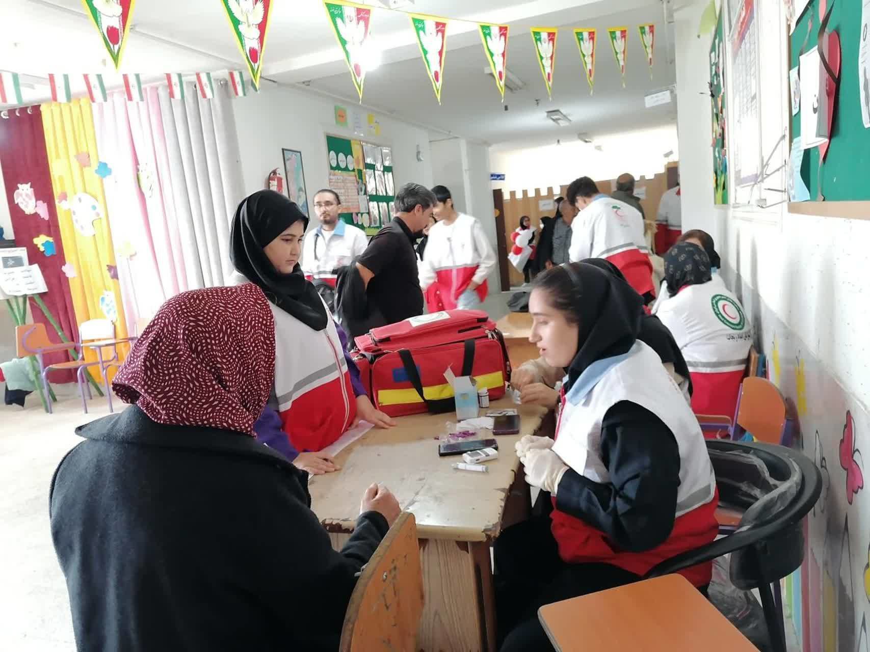 خدمات رایگان درمانی کاروان سلامت در زرقان