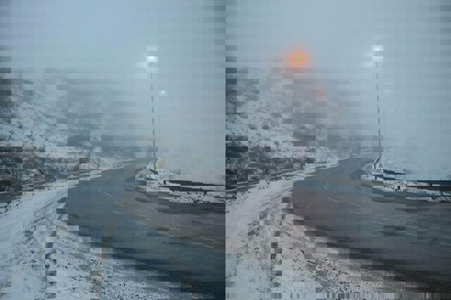 بارش برف در گردنه موک شهرستان فیروزآباد