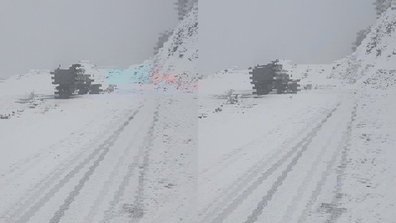 بارش برف گردنه غنیمی جاده خرامه-سروستان