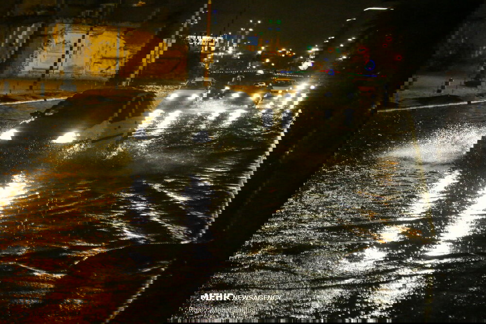 آبگرفتگی در بخش هایی از شهر فیروزآباد فارس