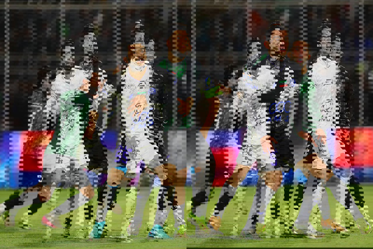 تساوی برای استقلال حکم باخت دارد/ ۲ بازیکن باید در لیست مازاد باشند