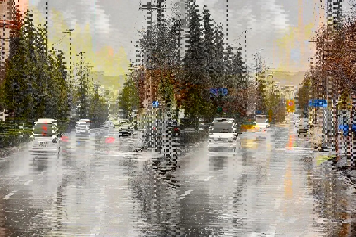 خوشبخت: ۴۰۰ تیم عملیاتی برای کنترل آب‌گرفتگی‌های شیراز مستقر شدند