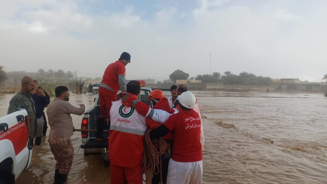 نجات بیمار قلبی در سیلاب شهرستان گراش