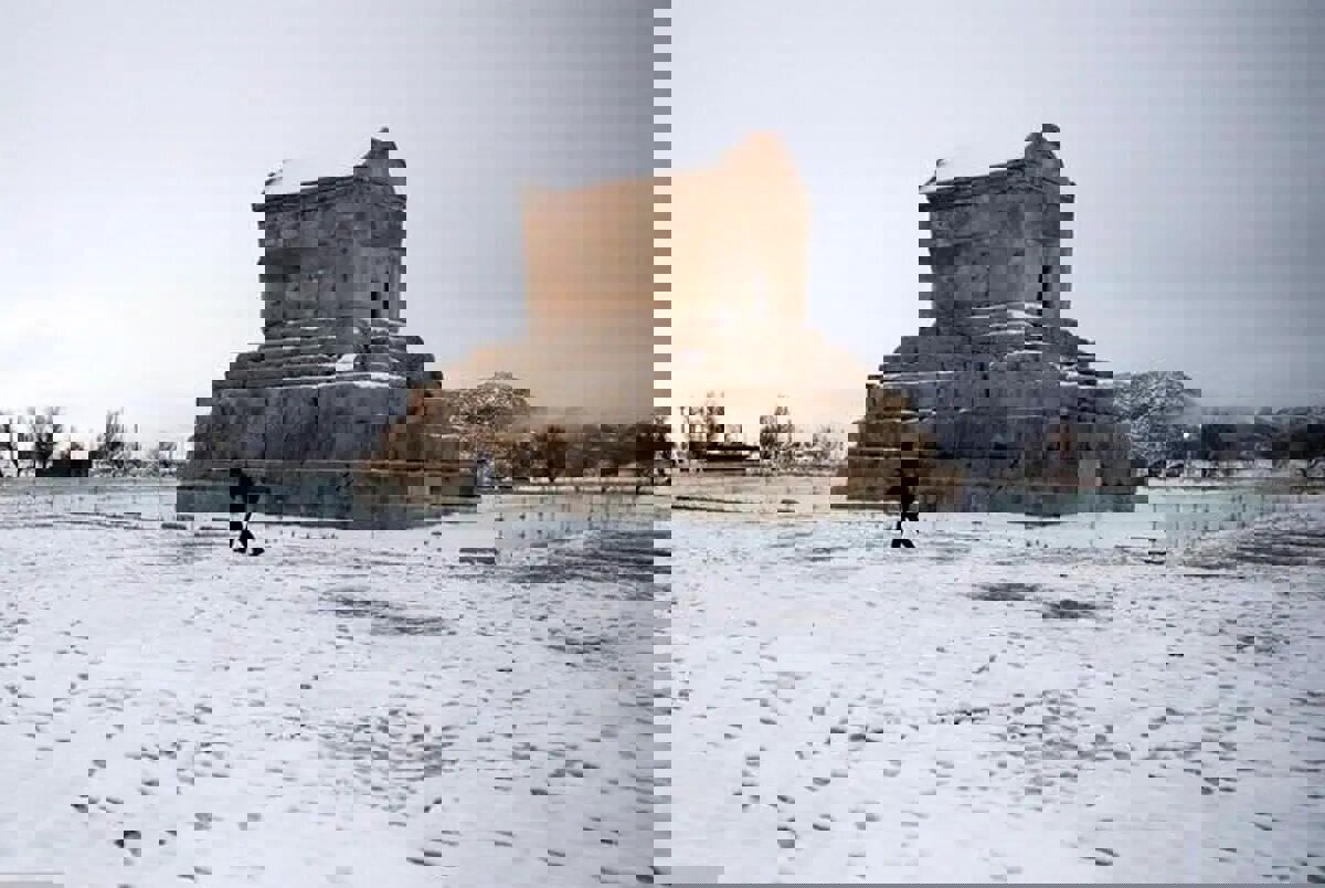 بارش برف در آرمگاه کوروش