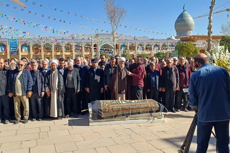 پیکر استاندار اسبق فارس در حرم شاهچراغ(ع) به خاک سپرده شد