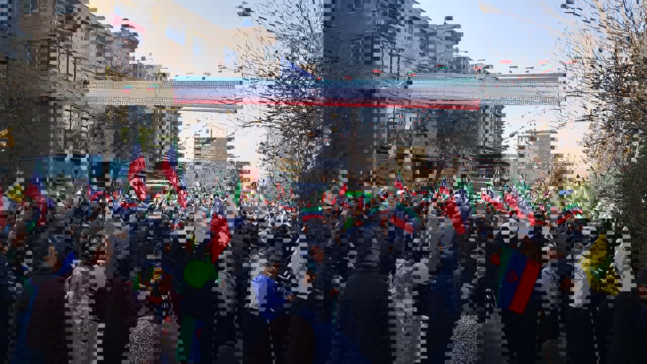 خروش مردم شیراز در ۲۲ بهمن؛ جلوه‌ای باشکوه از وحدت و صلابت