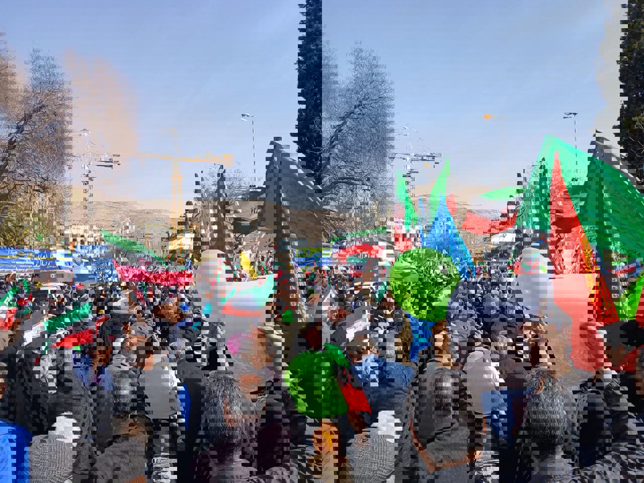 شکوه غیرت و اقتدار مردم شیراز در راهپیمایی ۲۲ بهمن