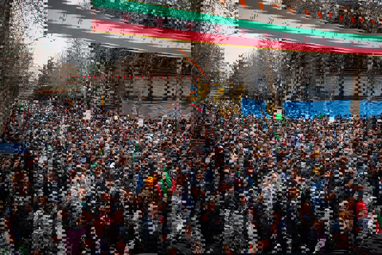 حضور گسترده مردم نورآباد ممسنی در راهپیمایی ۲۲ بهمن