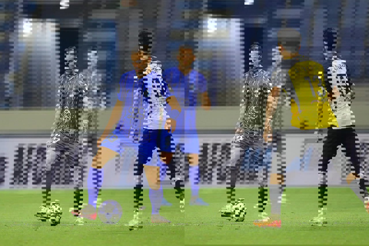 استقلال برای رسیدن به تختی با وزیر وارد مذاکره شد