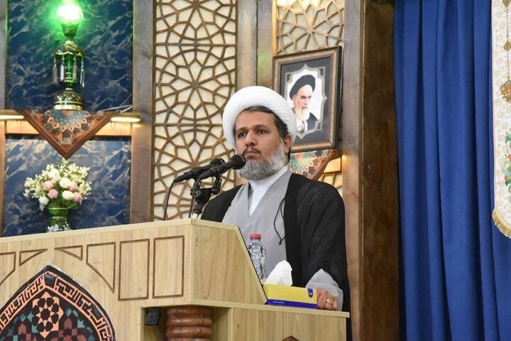 امام جمعه شیراز: ملت ایران همچنان در عهد با ولایت ایستاده است