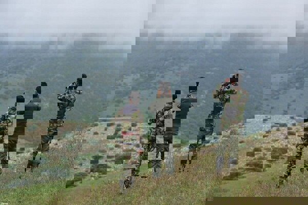 حمله عمدی شکارچیان متخلف به محیط‌بانان در لامرد