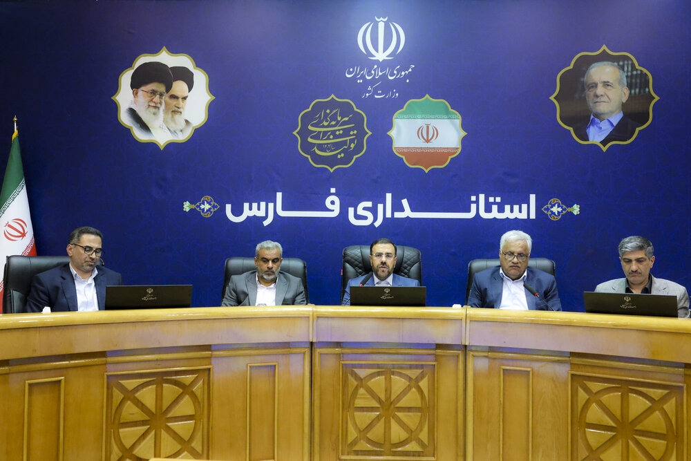 تأکید استاندار فارس بر توزیع عادلانه امکانات در تمام نقاط استان