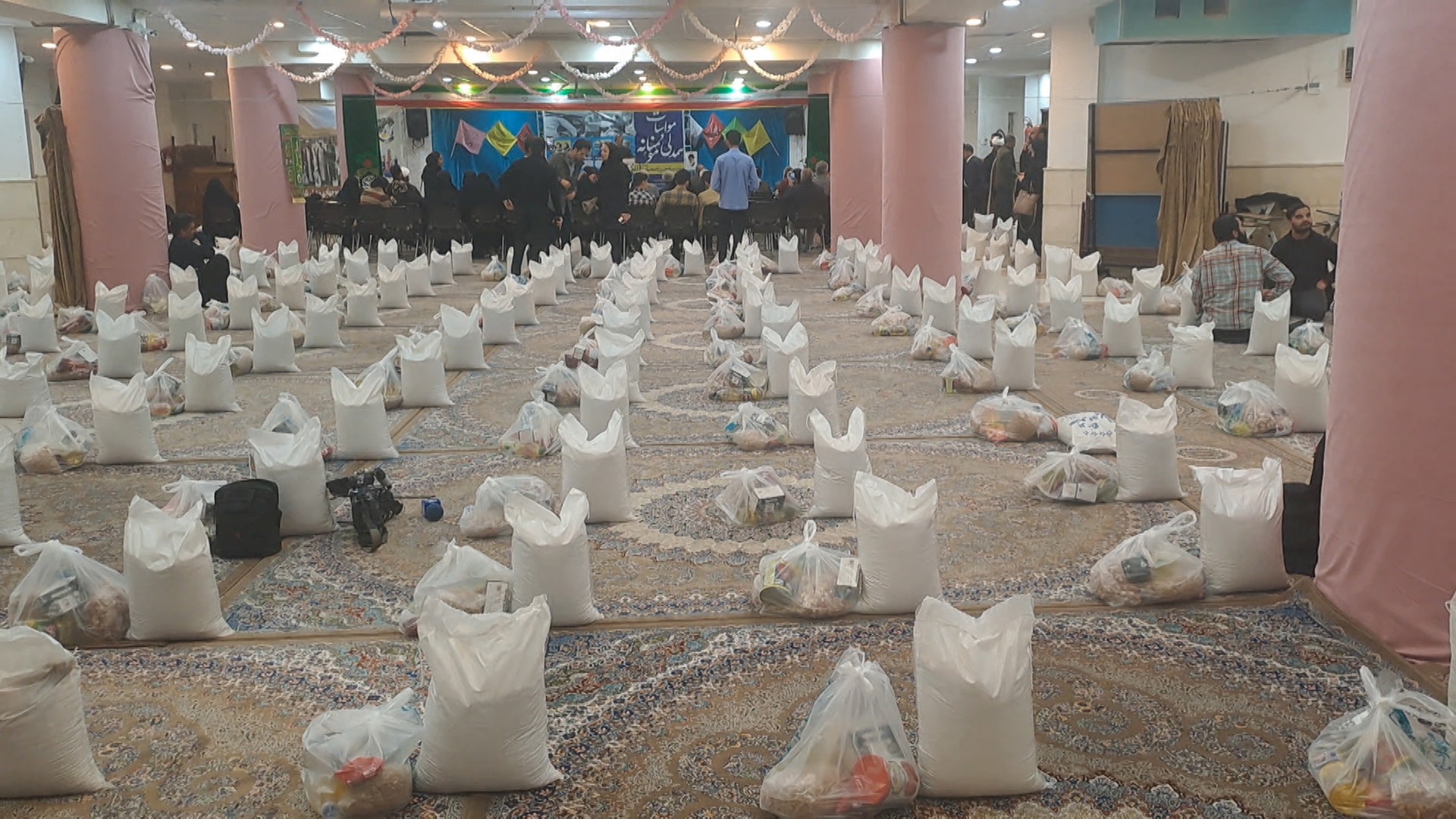 توزیع بسته های معیشتی و جهزیه در خرامه