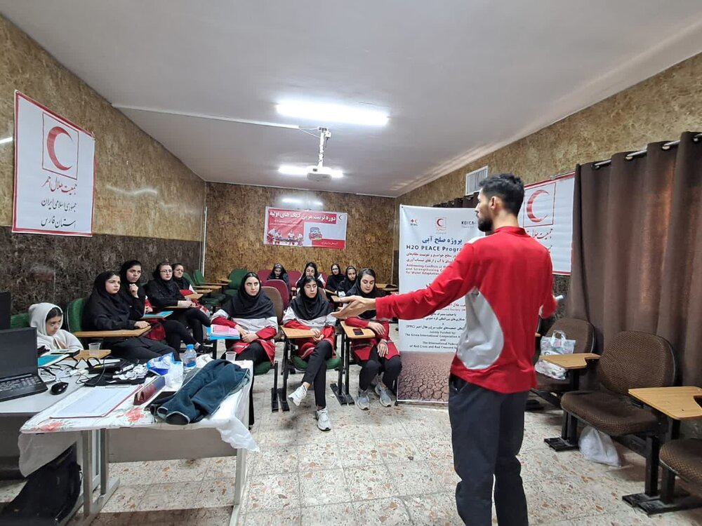 آغاز دوره‌های آموزشی صلح آبی در فارس با محوریت مدیریت بحران آب