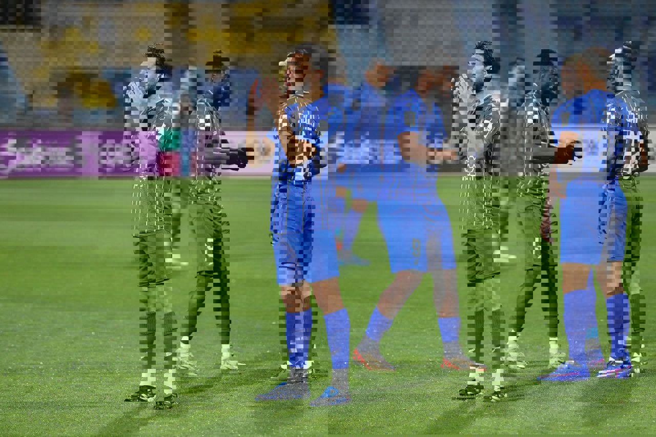 برد یک نیمه ای استقلال مقابل مس رفسنجان