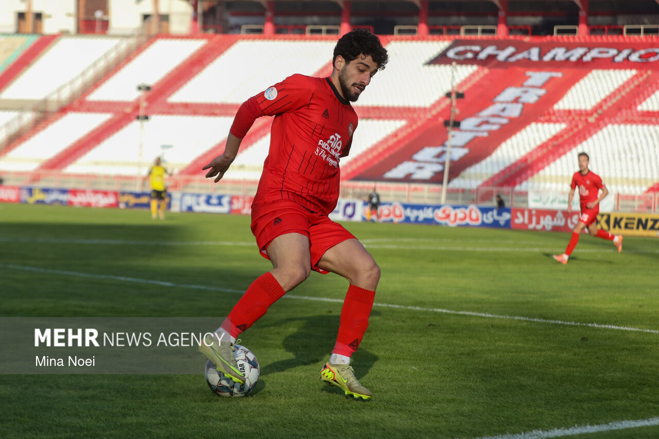 تساوی بدون گل در نیمه اول بازی ملوان و تراکتور