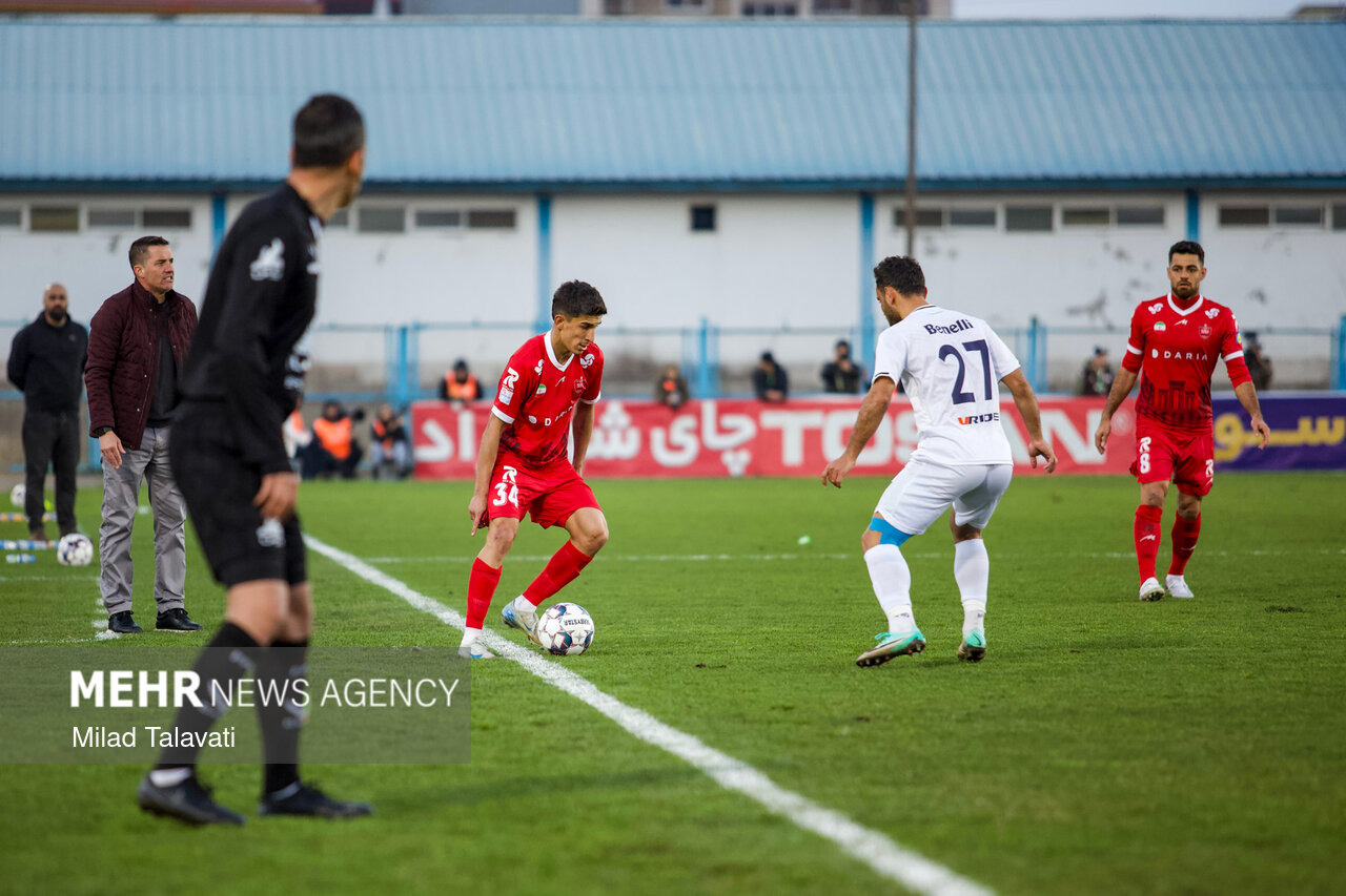 تقسیم امتیاز ملوان و تراکتور در شب درگیری دو چهره همیشه جنجالی