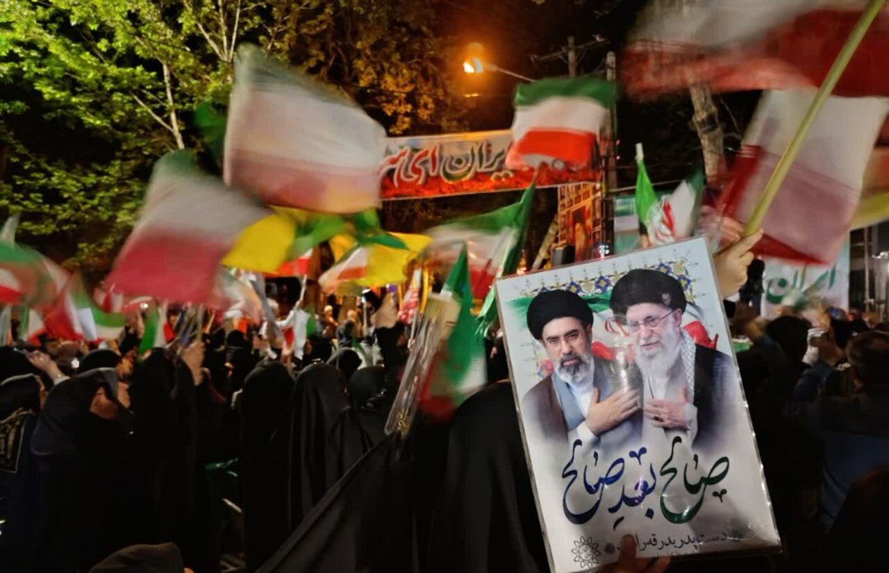 ایستادگی مردم فسا برای خاک وطن
