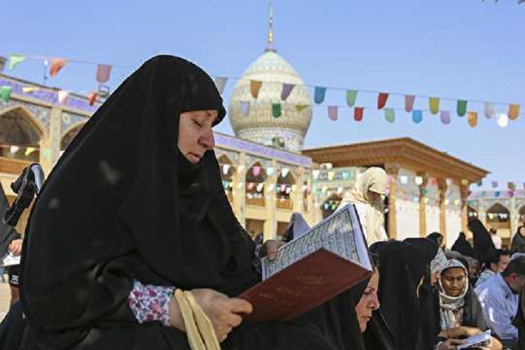 حرم شاهچراغ (ع) امروز ، میزبان نجواگران عرفه
