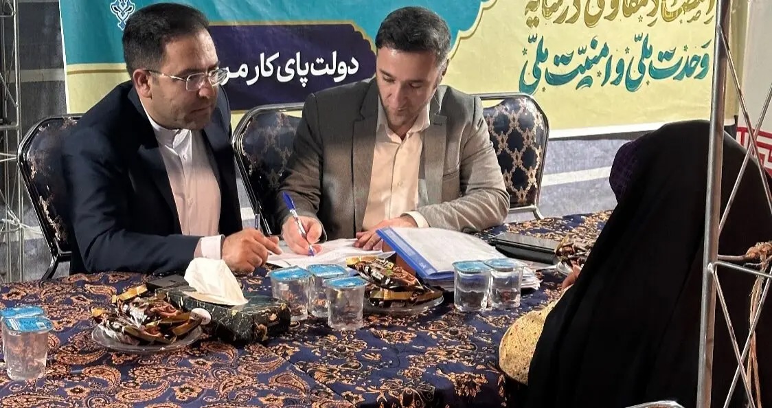 برگزاری میز ارتباط مردمی شبانه استانداری فارس