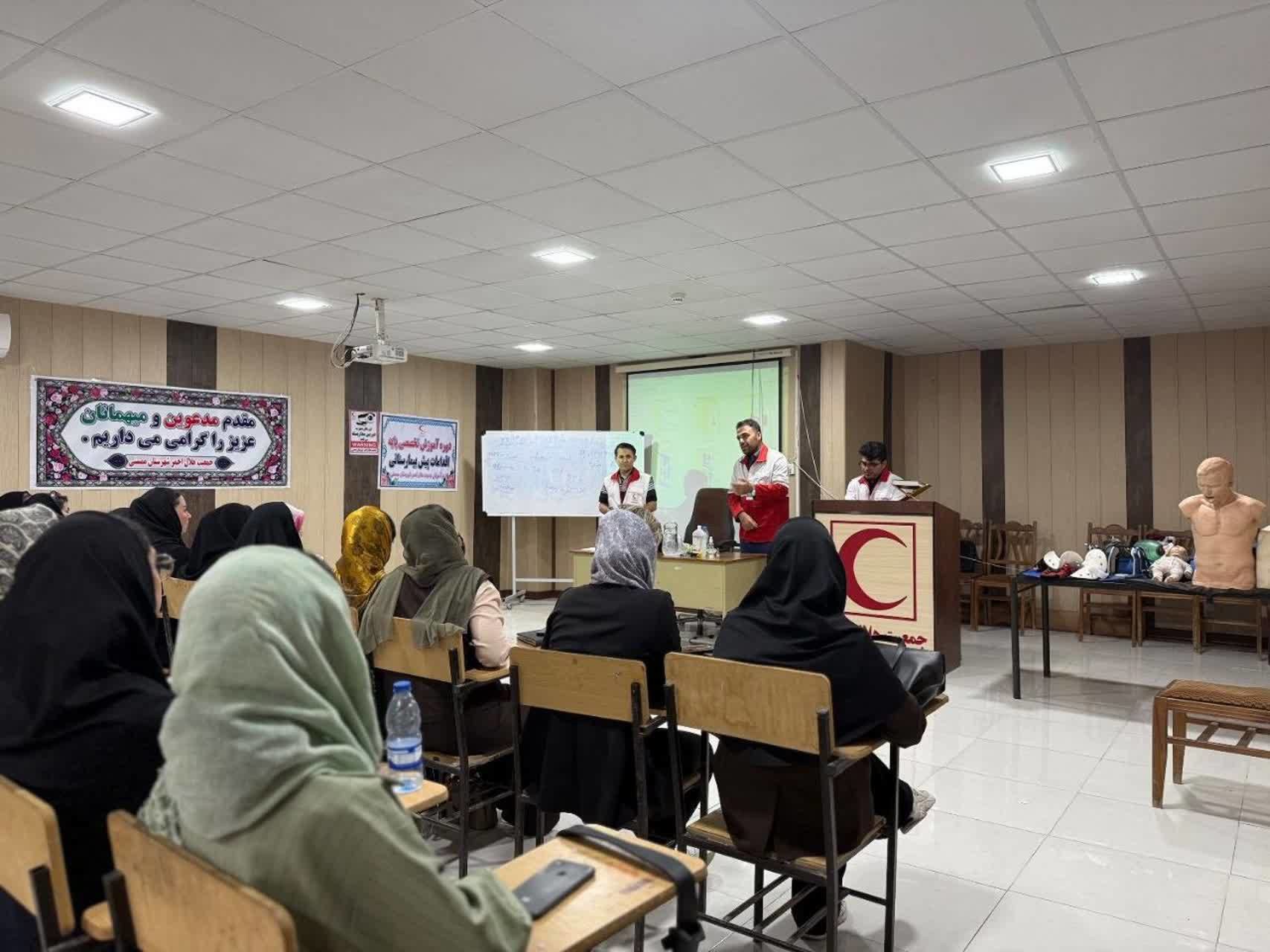 برگزاری دوره آموزشی تخصصی اقدامات پیش‌بیمارستانی در ممسنی
