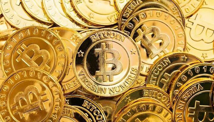 بیت‌کوین تاج دلار را از آن خود خواهد کرد؟