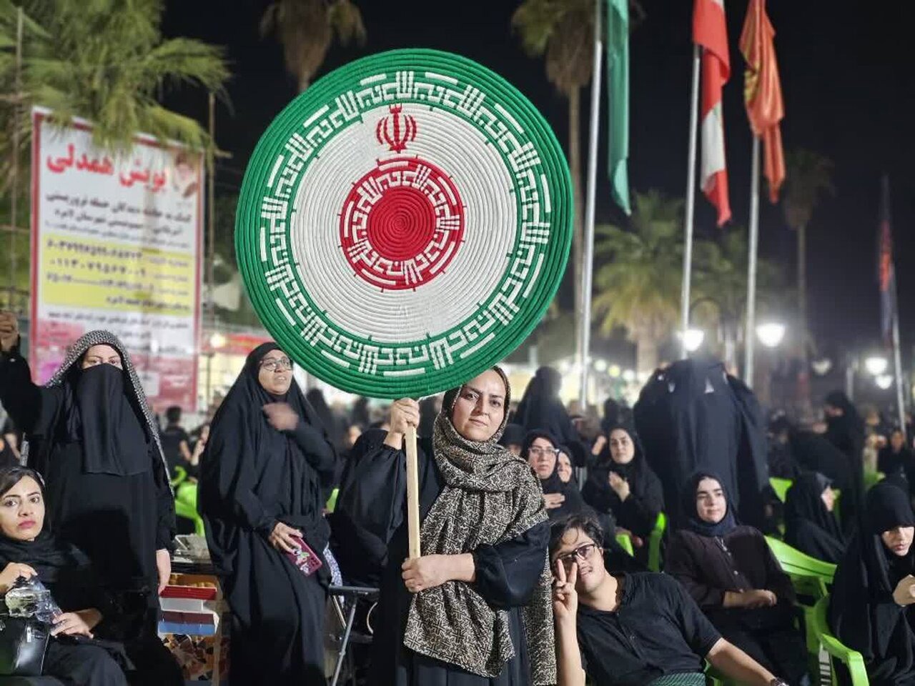 پرچم ایران در تار و پود حصیربافی؛ روایت هنرمند لامردی از عشق به شهادت