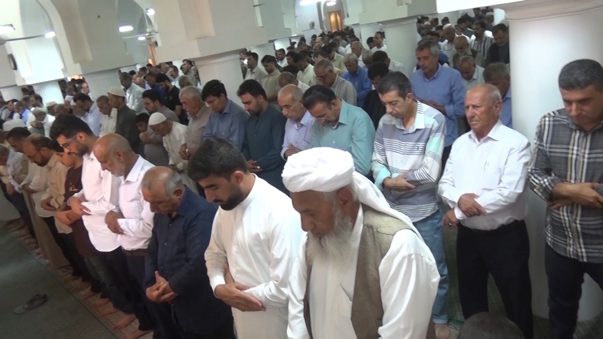 برپایی نماز میت غائب اهل سنت خنج به یاد قائد شهید امت