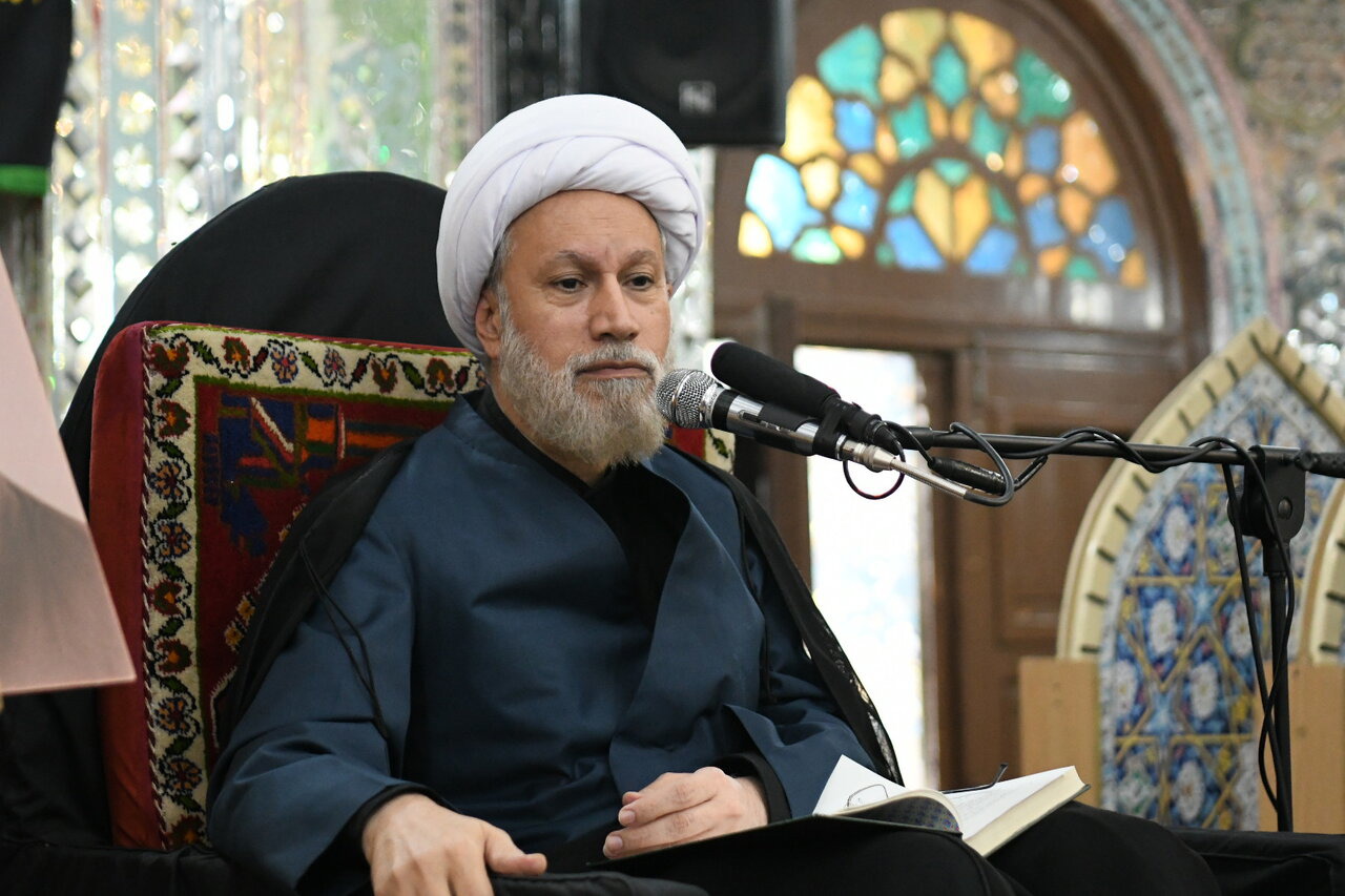انسان می‌تواند از فرشتگان برتر یا از شیاطین پست‌تر شود