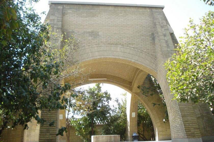 آرامش میهمان آرامگاه عبدالله خفیف؛ تخریب مزار تکذیب شد